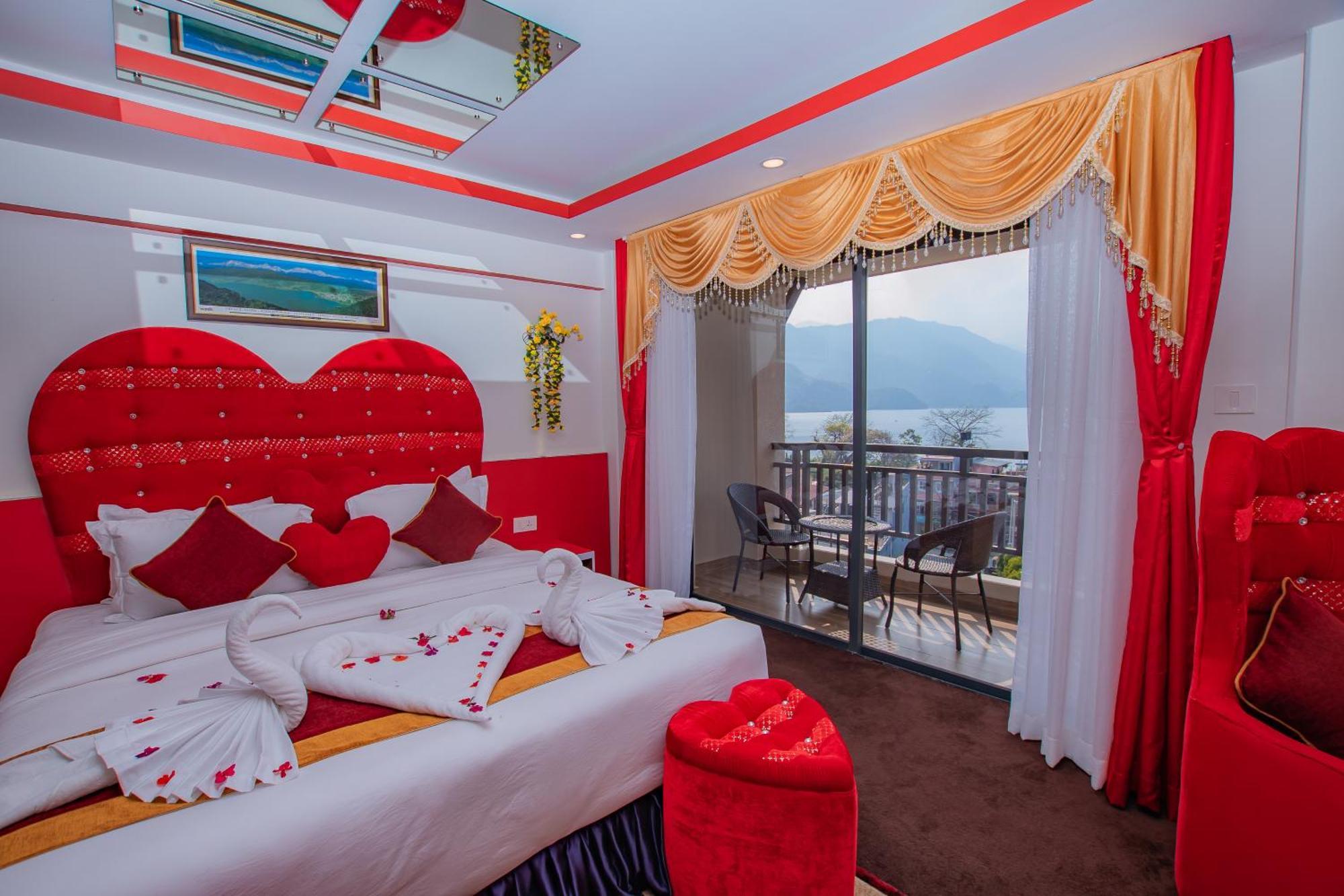 Hotel Pokhara Village & Spa Extérieur photo