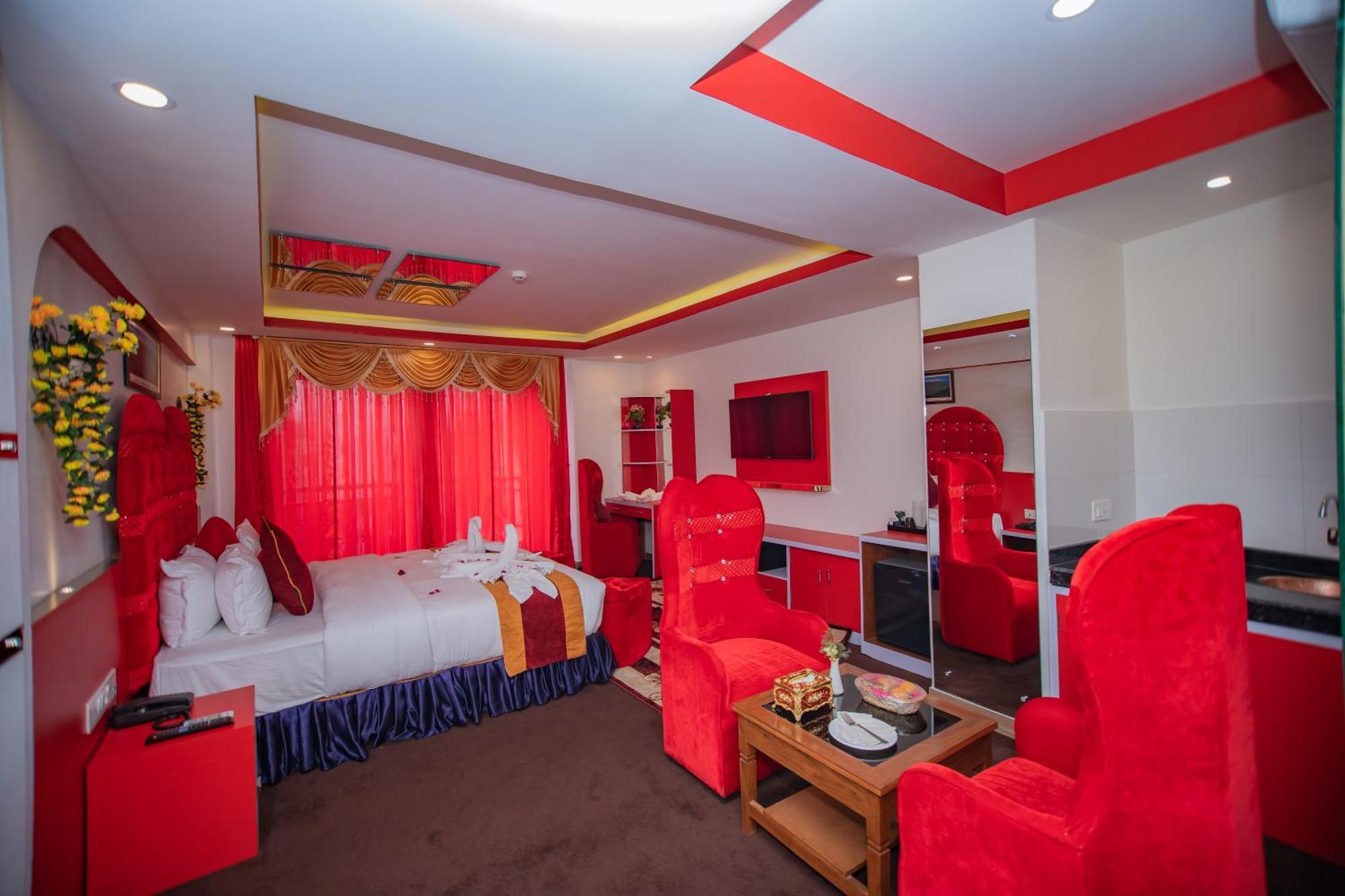 Hotel Pokhara Village & Spa Extérieur photo