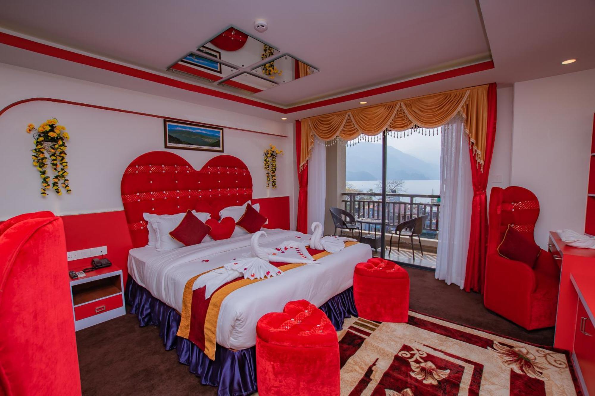 Hotel Pokhara Village & Spa Extérieur photo