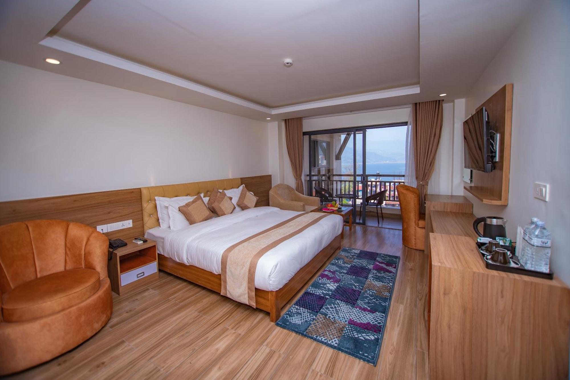 Hotel Pokhara Village & Spa Extérieur photo