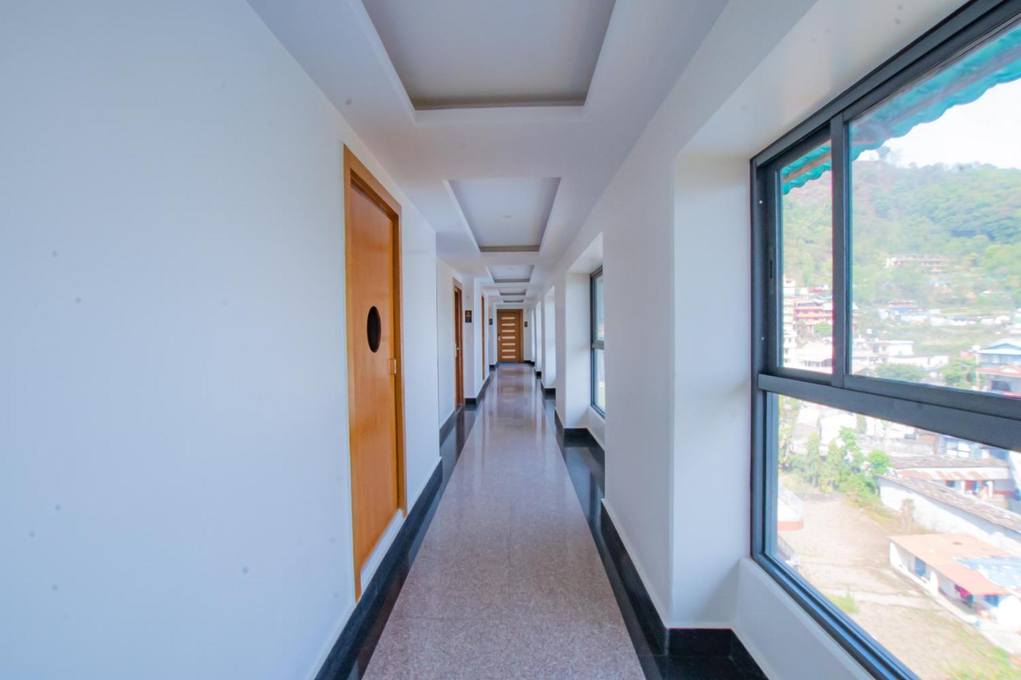 Hotel Pokhara Village & Spa Extérieur photo