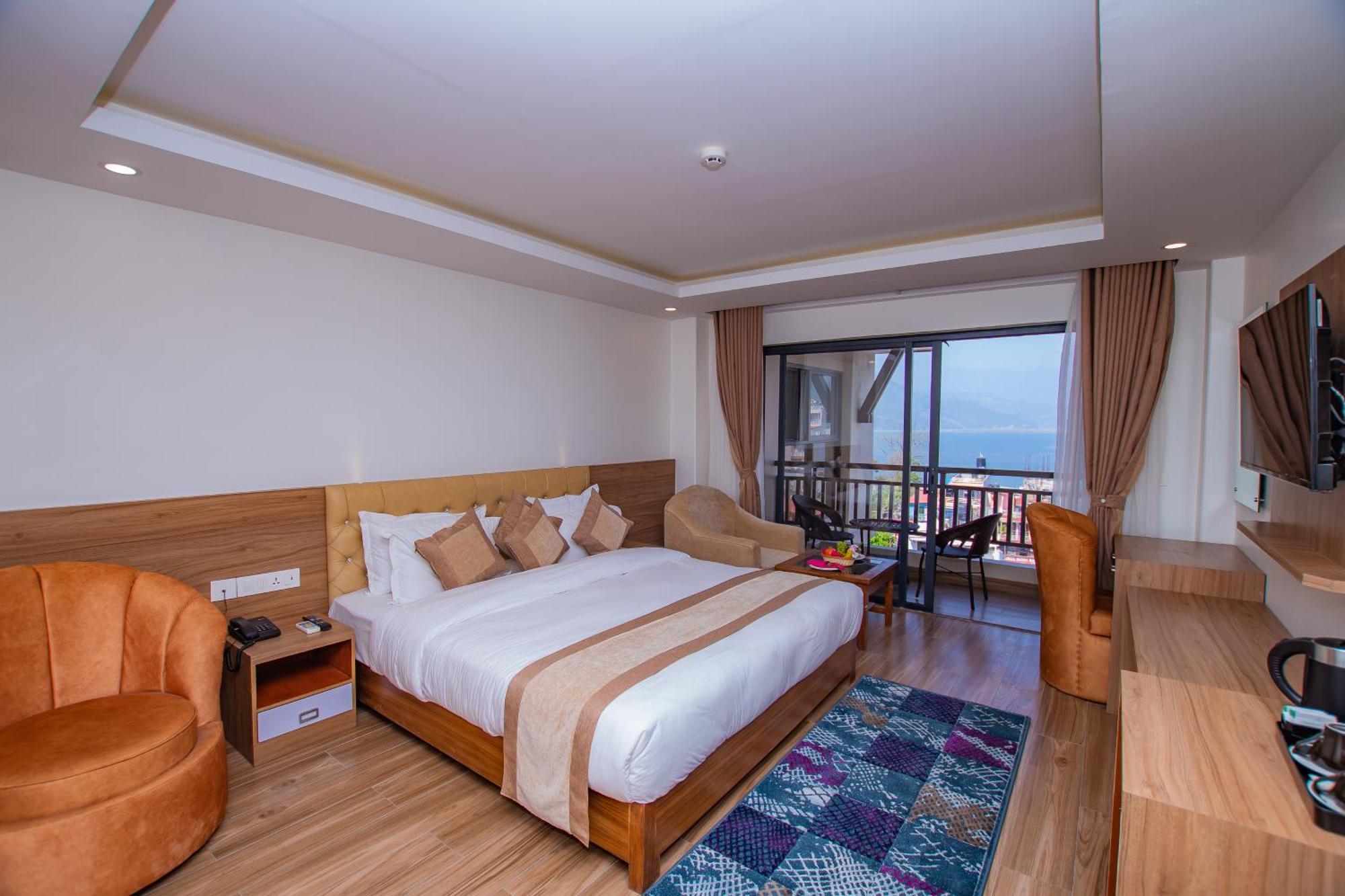 Hotel Pokhara Village & Spa Extérieur photo