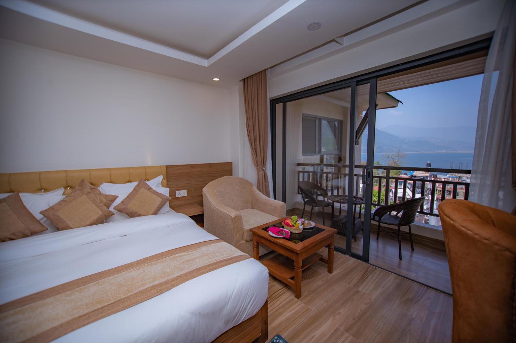 Hotel Pokhara Village & Spa Extérieur photo