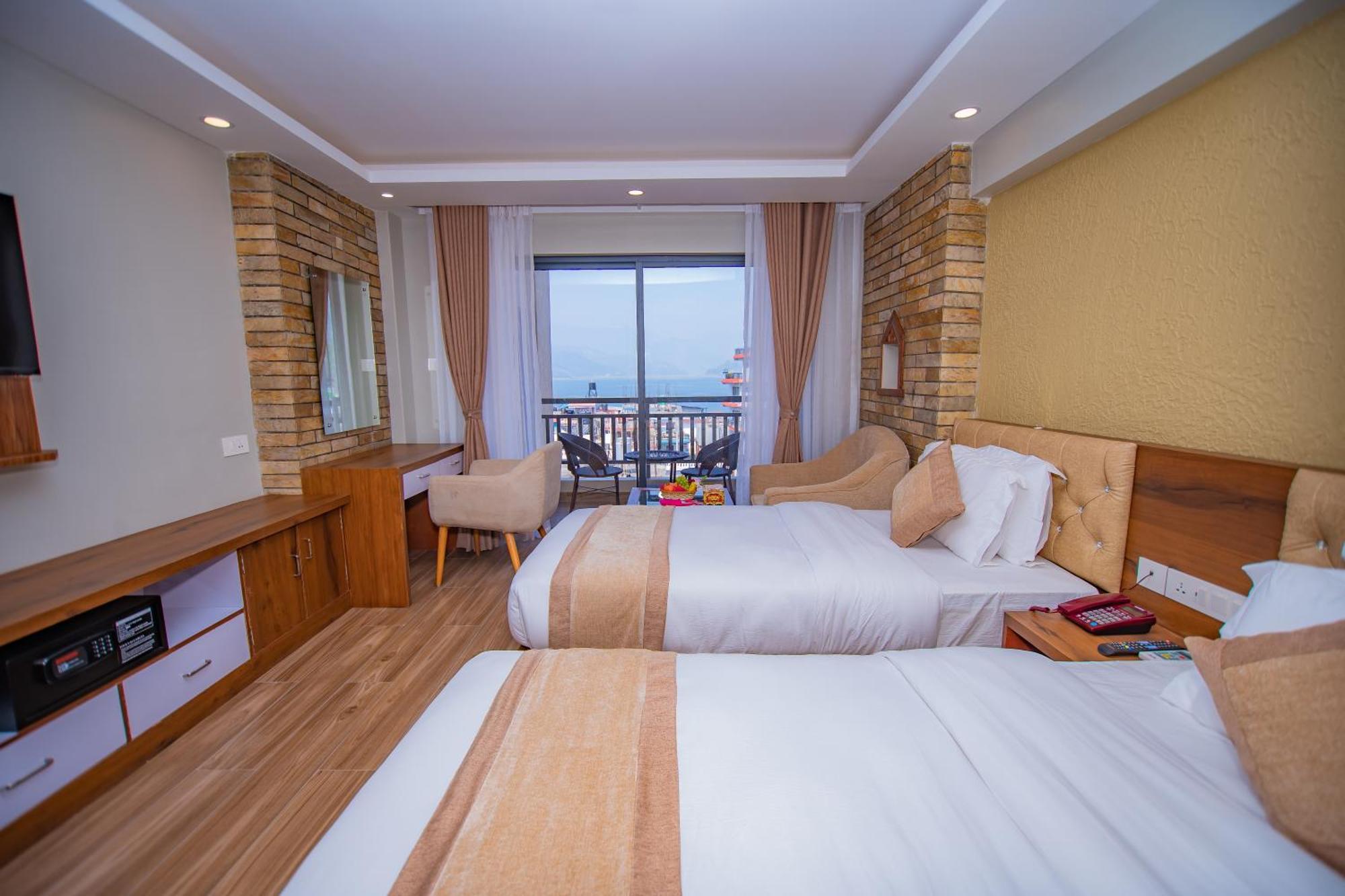 Hotel Pokhara Village & Spa Extérieur photo