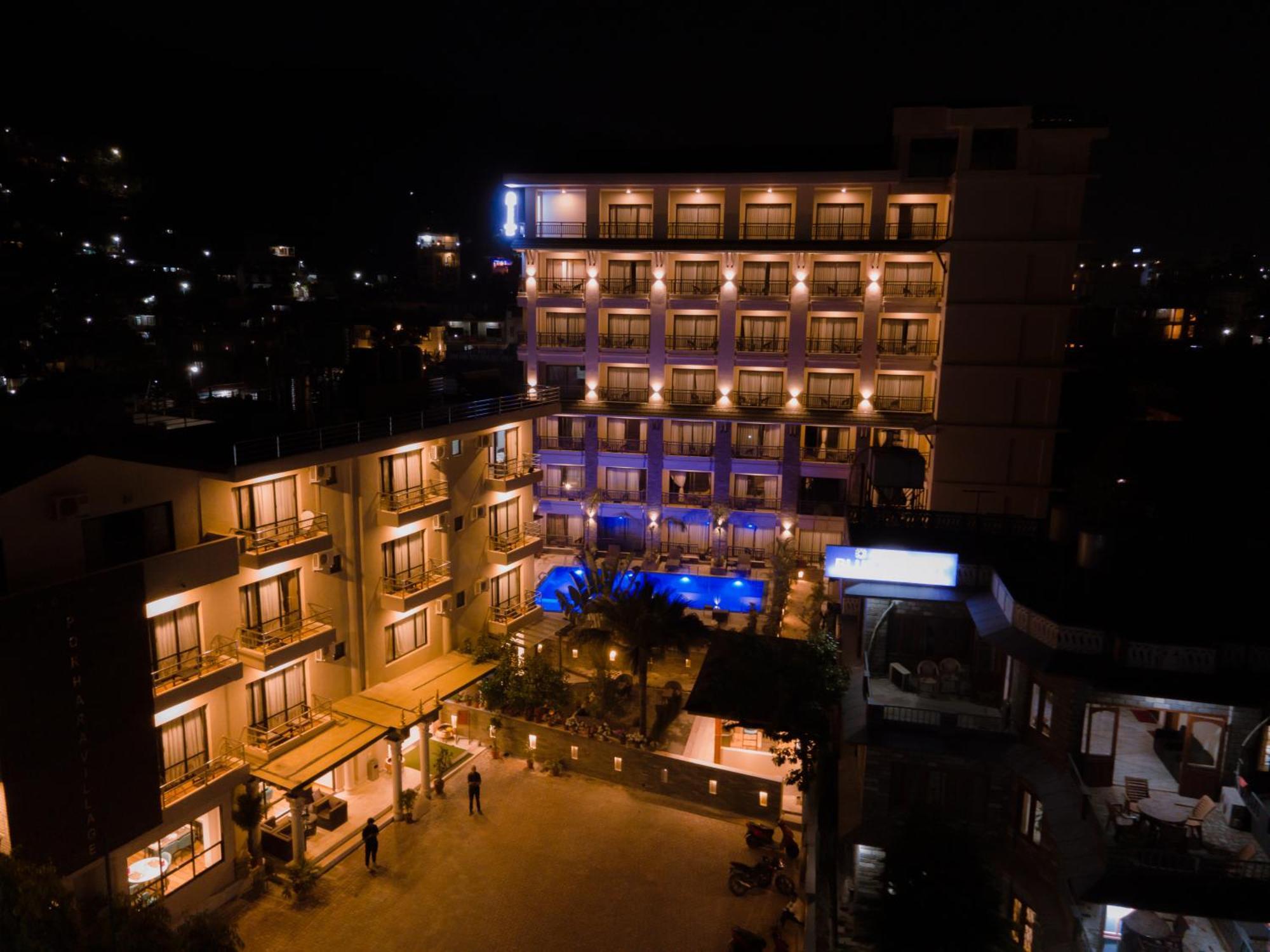 Hotel Pokhara Village & Spa Extérieur photo