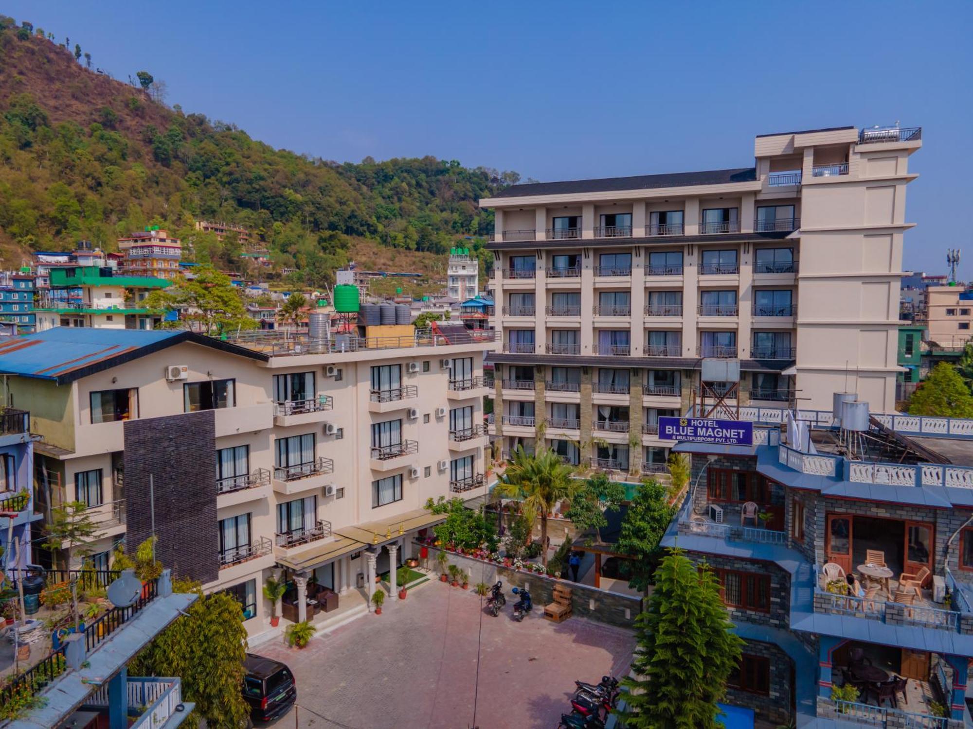 Hotel Pokhara Village & Spa Extérieur photo