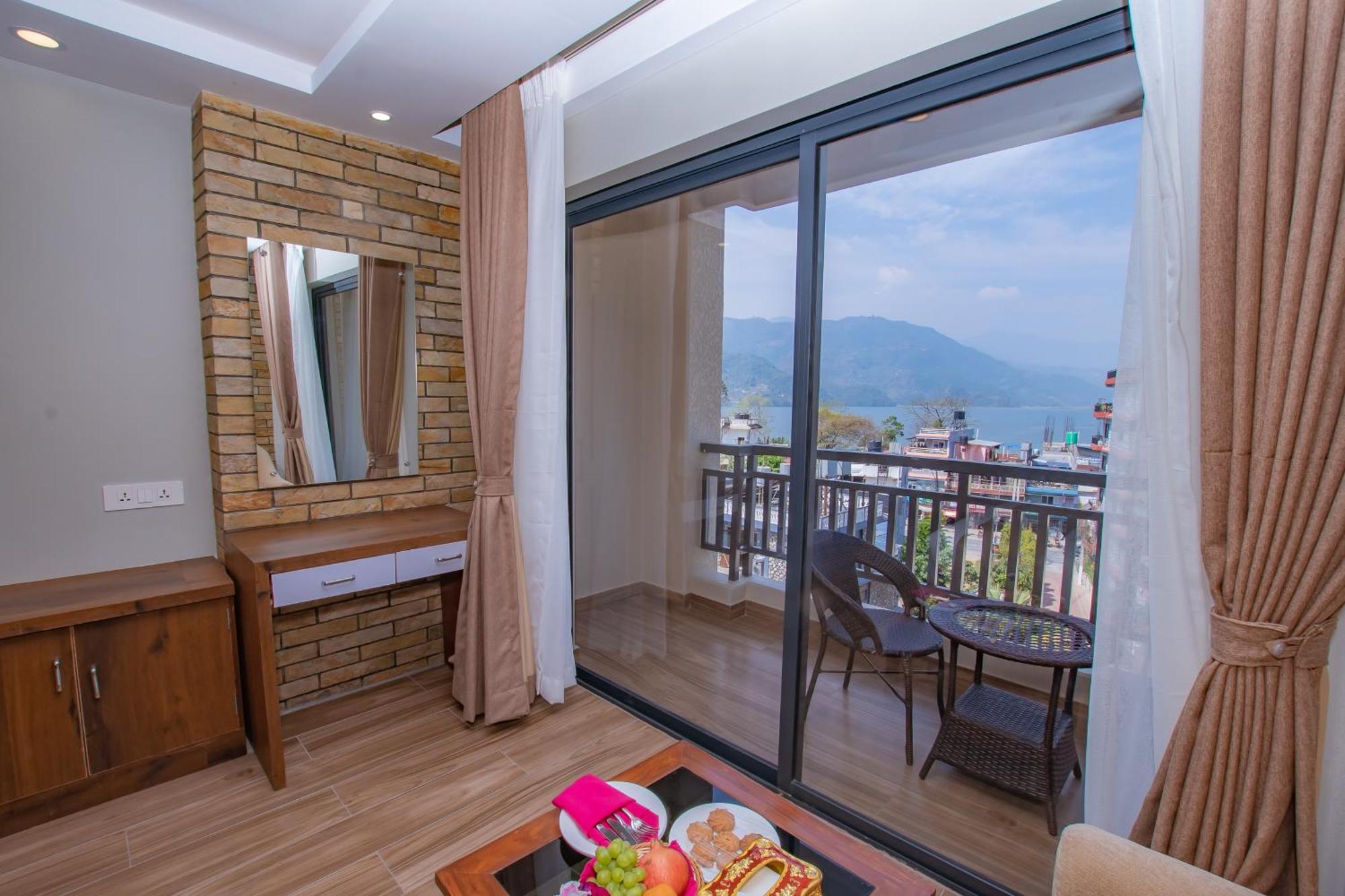 Hotel Pokhara Village & Spa Extérieur photo