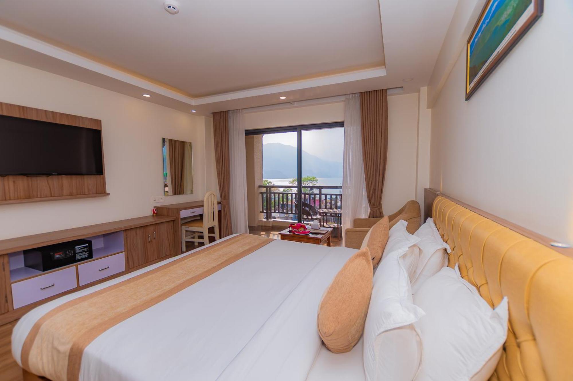 Hotel Pokhara Village & Spa Extérieur photo