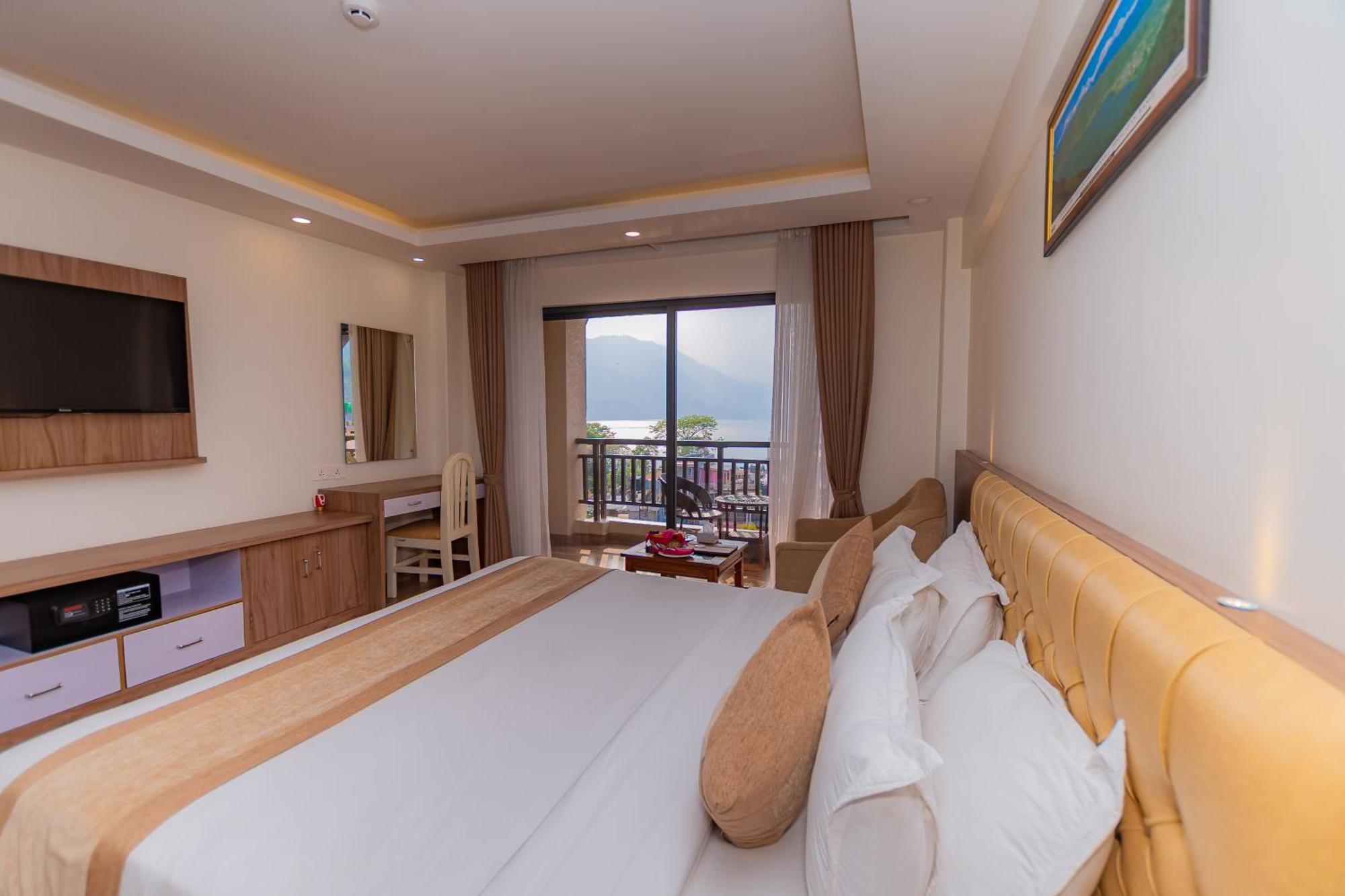 Hotel Pokhara Village & Spa Extérieur photo